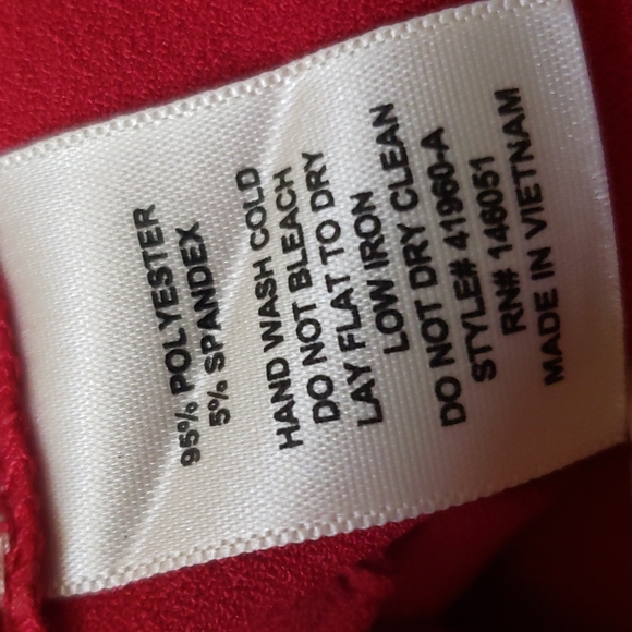 Red Scallop shorts medium - Picture 5 of 5